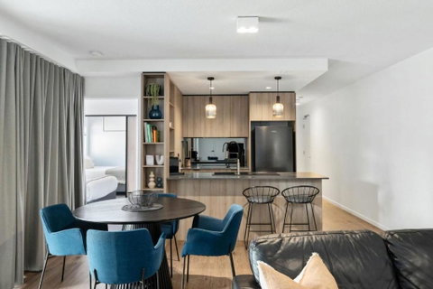 Queen Windsor I30 - Accommodation Search 0