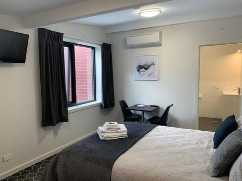 Queens Arms Hotel - Accommodation Search 0
