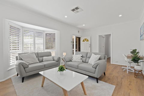 Quiet 2-Bed Retreat With Private Courtyard - Accommodation Search 0