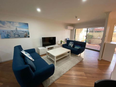 Quiet 2 Bedroom Apt In The Heart Of Old Kingston - Accommodation Search 0