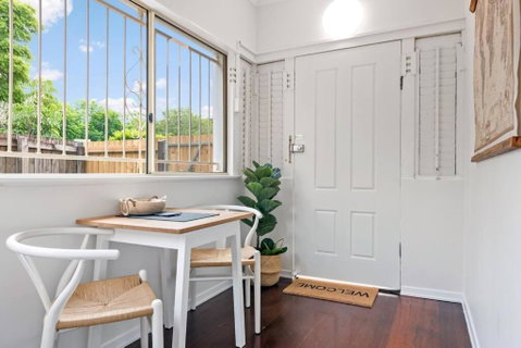 Quiet & Bright Art Deco Apartment By New Farm Park - Accommodation Search 3