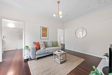 Quiet & Bright Art Deco Apartment By New Farm Park - Accommodation Search 2