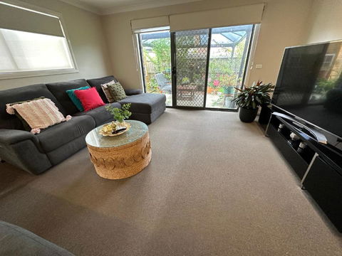 Quiet Comfort For Relaxing Stays - Accommodation Search 1