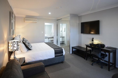 Astro Dish Motor Inn - Accommodation Search 1