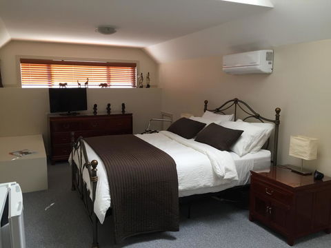 Atina Rocks Country Homestead - Accommodation Search 0