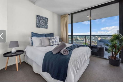 AU1 - Long Stay W Balcony RiverViews Fast WiFi - Accommodation Search 3