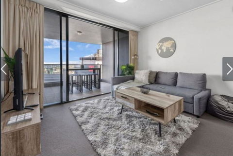AU1 - Long Stay W Balcony RiverViews Fast WiFi - Accommodation Search 0