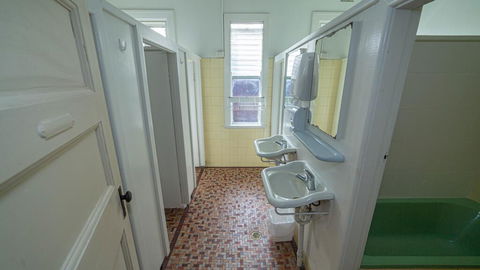 Australian Hotel - Accommodation Search 0