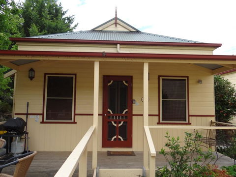 Autumn Affair Cottage 5 - Accommodation Search 0