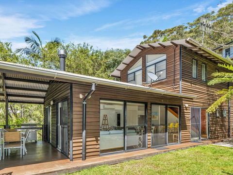 Avoca Beach Living - 84 Avoca Drive, Avoca Beach - Accommodation Search 1