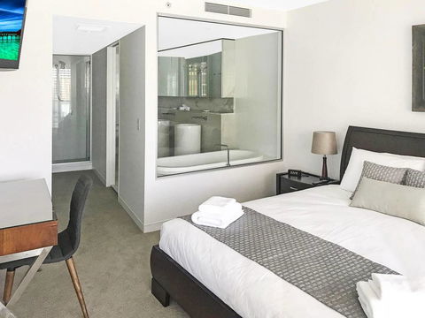 Awesome Ocean Views Broadbeach WiFi, Netflix, Wine - Accommodation Search 2