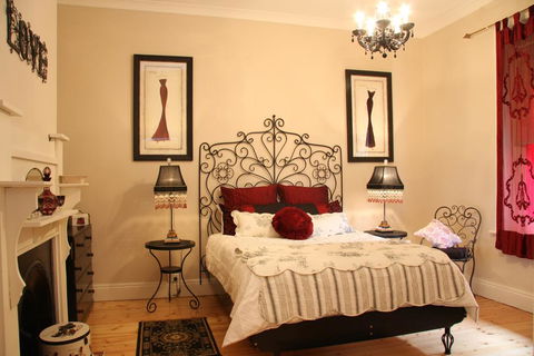 Azalea Cedar-Rose Barossa Valley Villa - Accommodation Search 0