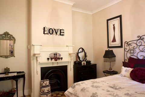 Azalea Cedar-Rose Barossa Valley Villa - Accommodation Search 2
