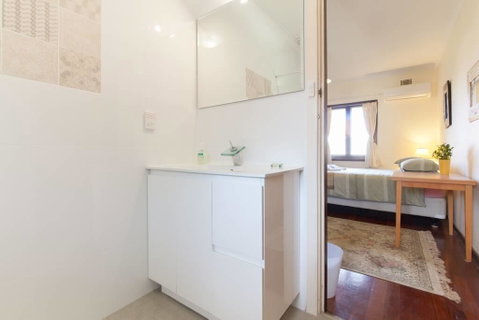 B8 Cafes, Resturants, UWA Close To SCGH - Accommodation Search 0