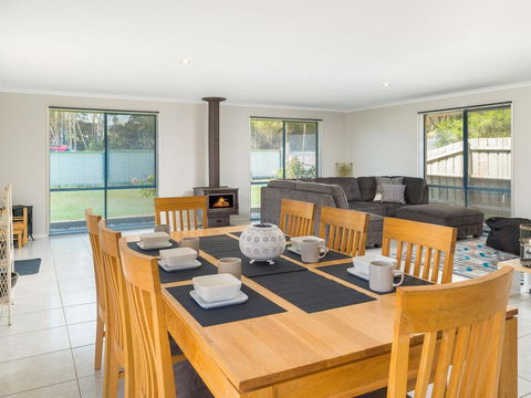 Back Beach Retreat - Accommodation Search 1
