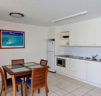 Baden 50 - Rainbow Shores Swimming pool walk to beach tropical surroundings - Accommodation Search