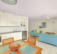 Baden 61 - Rainbow Shores Air conditioned Unit Walk To Beach Pool Tennis court - Accommodation Search