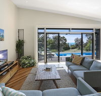 Barefoot Bungalow - Castaways Beach - Accommodation Search