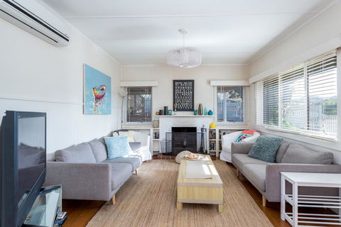 Bay Cottage - Accommodation Search 0