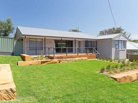Bay Dream Believer', 16 Verona Road - Pet Friendly, Boat Parking & WIFI - Accommodation Search 3