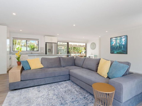 Bay Dream Believer', 16 Verona Road - Pet Friendly, Boat Parking & WIFI - Accommodation Search 1