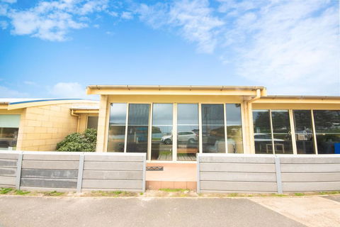 Bayview No 2 - Next To The Beach - Accommodation Search 0