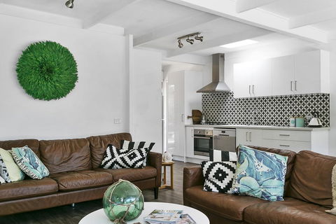 Beach Break On Hardy - Walk To Foreshore - Accommodation Search 3