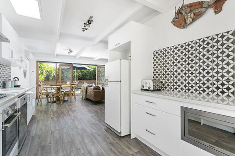 Beach Break On Hardy - Walk To Foreshore - Accommodation Search 2