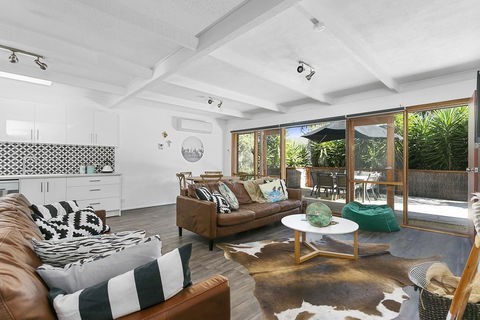 Beach Break On Hardy - Walk To Foreshore - Accommodation Search 1