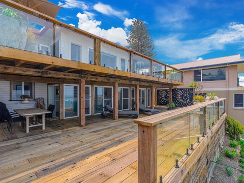 Beach Shack On Main Yamba Magnificent Views Photos Available Shortly Free WiFi - Accommodation Search 3
