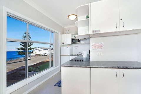 Beachcomer, Unit 1 - The Entrance, NSW - Accommodation Search 2