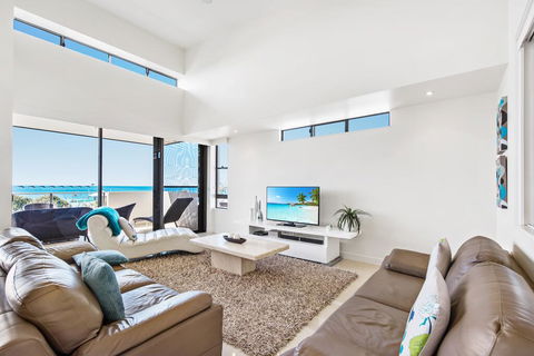 Beaches On Maroochy 1 Beach Parade - Accommodation Search 0