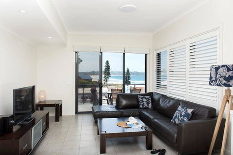 Beachfront 8 - Accommodation Search 3