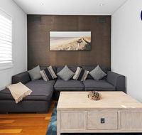 BEACHFRONT APARTMENT // DREAM LOCATION // CLOEY2 - Accommodation Search