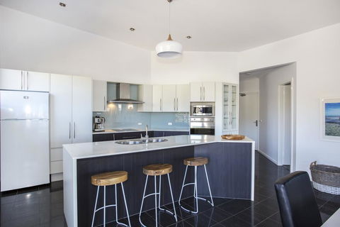 Beachfront Apartment 10 - Accommodation Search 2