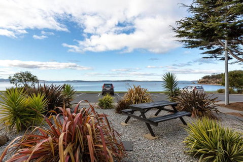 Beachfront Apartment Blackmans Bay - Accommodation Search 0