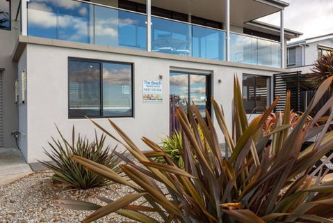 Beachfront Apartment Blackmans Bay - Accommodation Search 1
