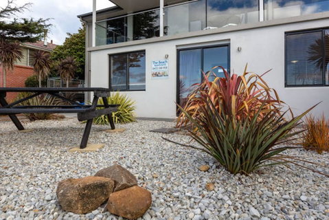 Beachfront Apartment Blackmans Bay - Accommodation Search 2
