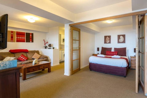 Beachfront Apartment Blackmans Bay - Accommodation Search 3