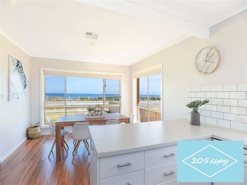 Beachfront Living! - Accommodation Search 0