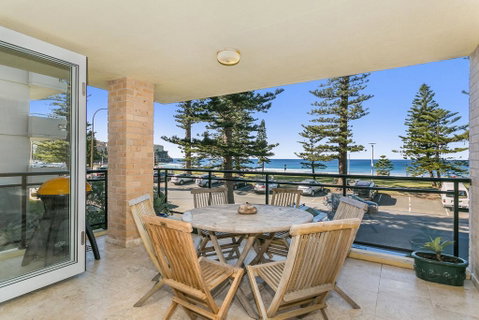 Beachfront On Golden Mile - Accommodation Search 0