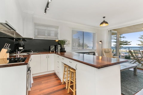 Beachfront On Golden Mile - Accommodation Search 2