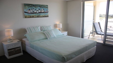 Beachpoint 302 - On The Beach! - Accommodation Search 3