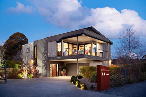 Retreat Lake Daylesford - Free Wifi - Accommodation Search 0