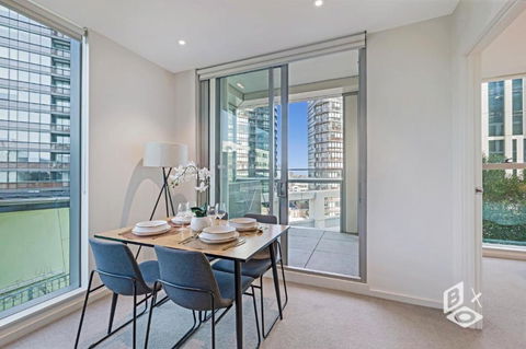 REST COLLECTION Apartments On Collins Docklands - Accommodation Search 3