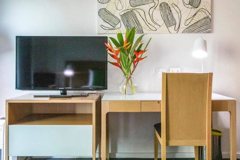 Resort-Style Sister Studios - Double Delight In The CBD - Accommodation Search 1