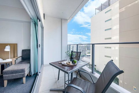 Resort-Style Sister Studios - Double Delight In The CBD - Accommodation Search 2