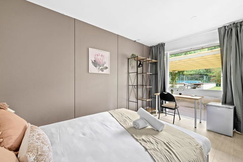Relaxed Queen Room - Serene Spot At Pymble - Shared Bathroom - Accommodation Search 2
