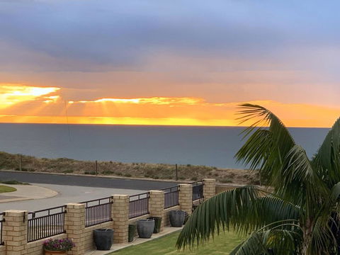 Relaxing Getaway Beachfront Access Multi Family Pets Mandurah - Accommodation Search 1