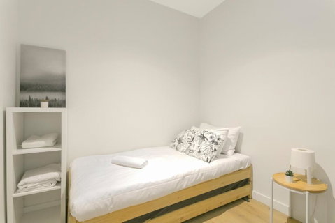 REST COLLECTION One Bedroom Apartment With Study - Accommodation Search 3